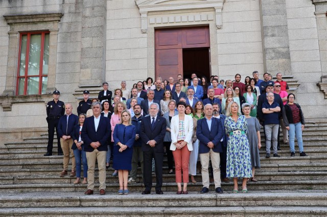 Minuto de silencio no Parlamento de Galicia contra a violencia machista despois do crime de Oia